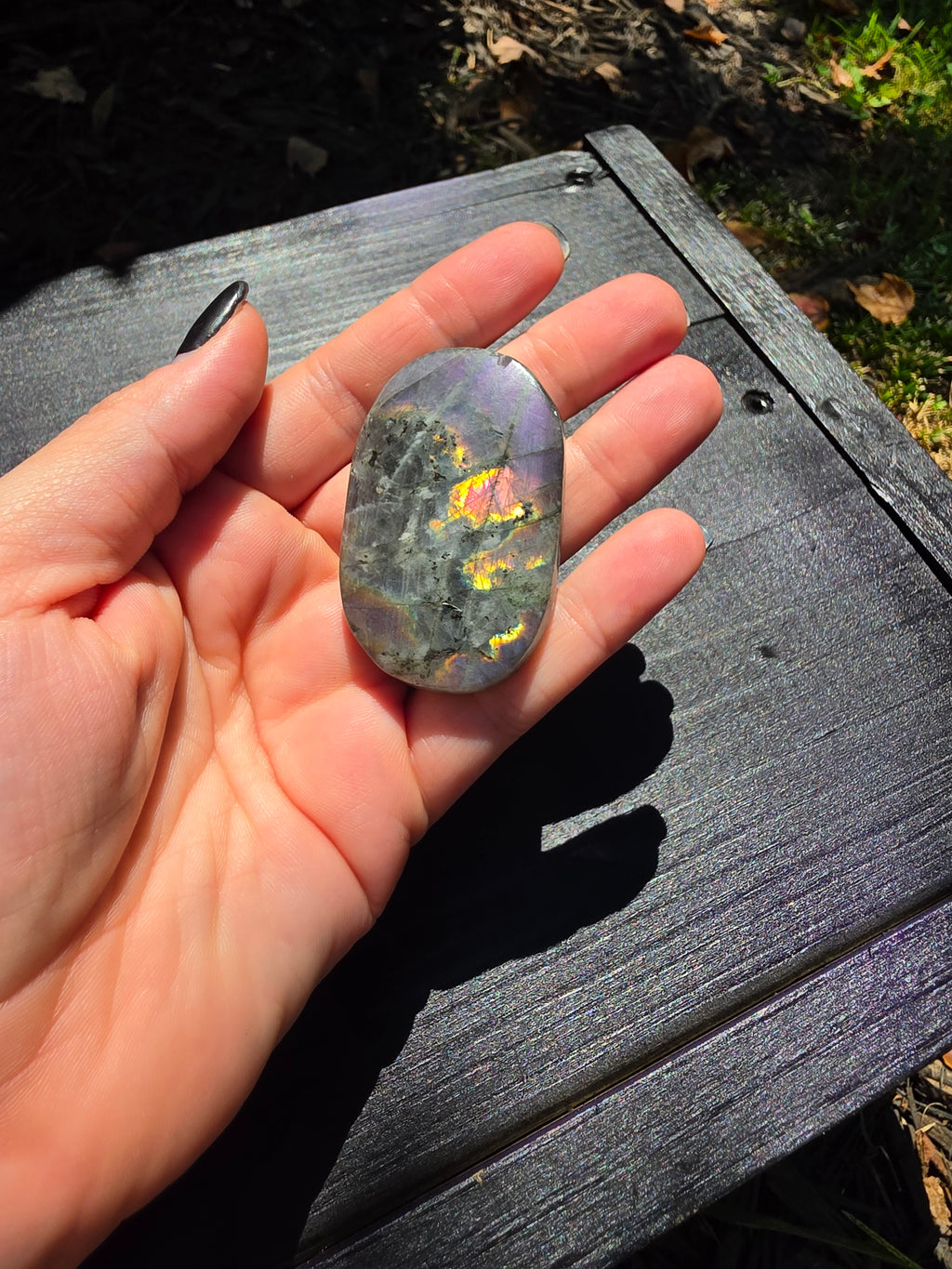 🌌✨ Labradorite Palm Stone