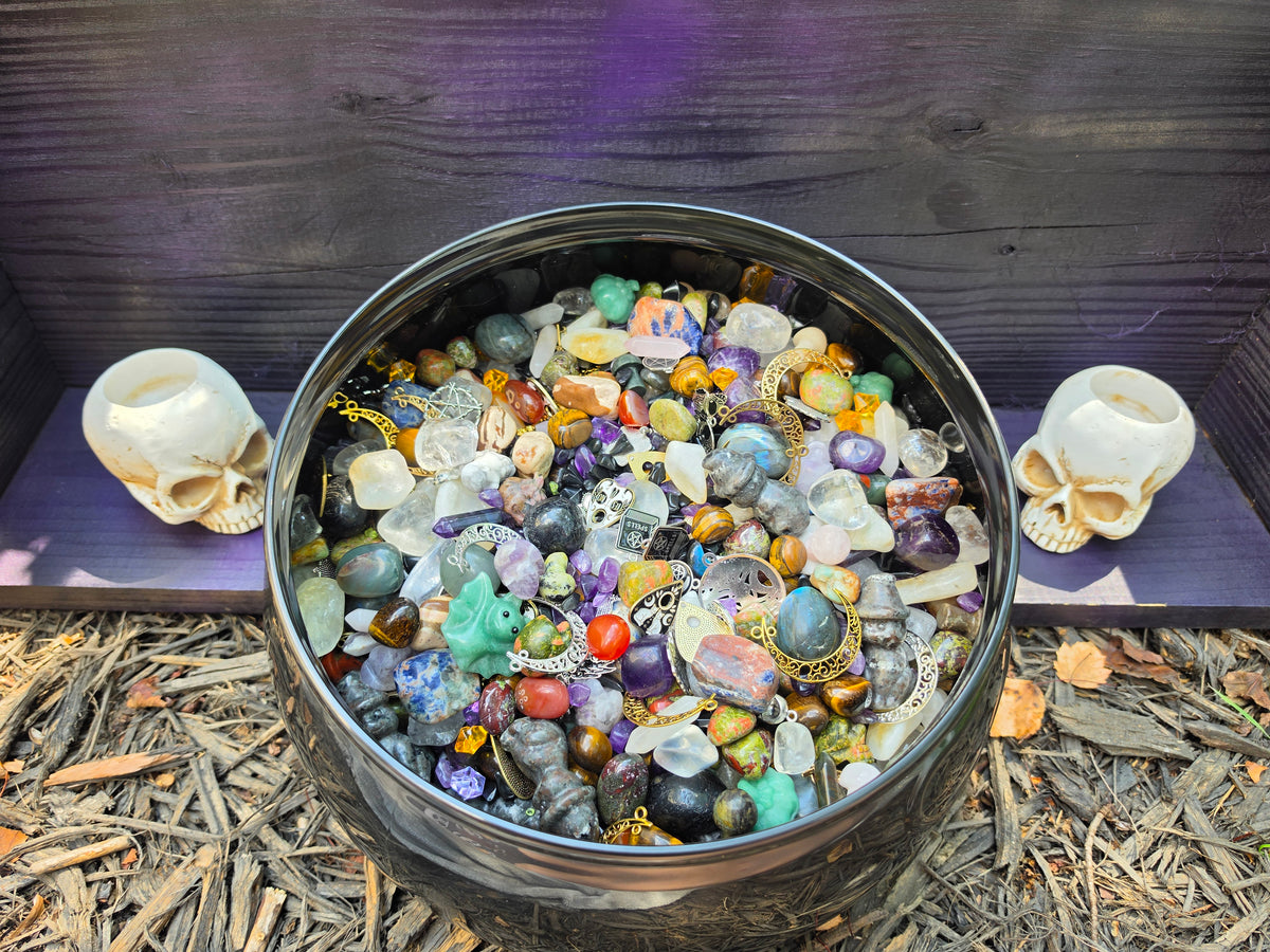 🔮 Spooky Scoops – Mystery Crystal Mix 🖤✨