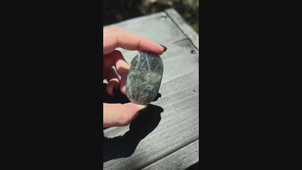 🌌✨ Labradorite Palm Stone