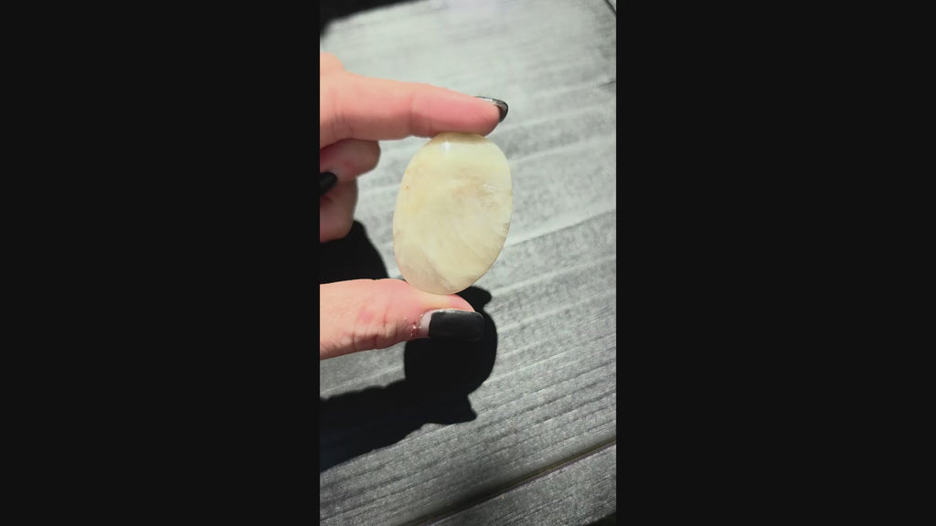 🌙🤍 Moonstone Palm Stone